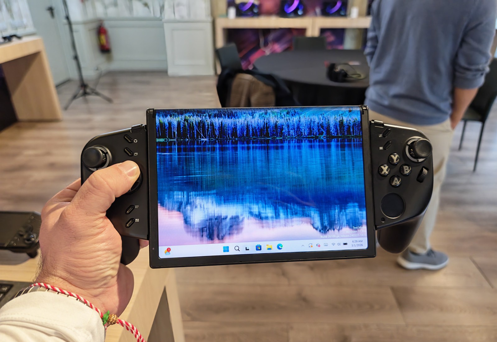 Hands-on Experience: Lenovo Legion Go Fold and Yoga Book Pro 3D at MWC 2026