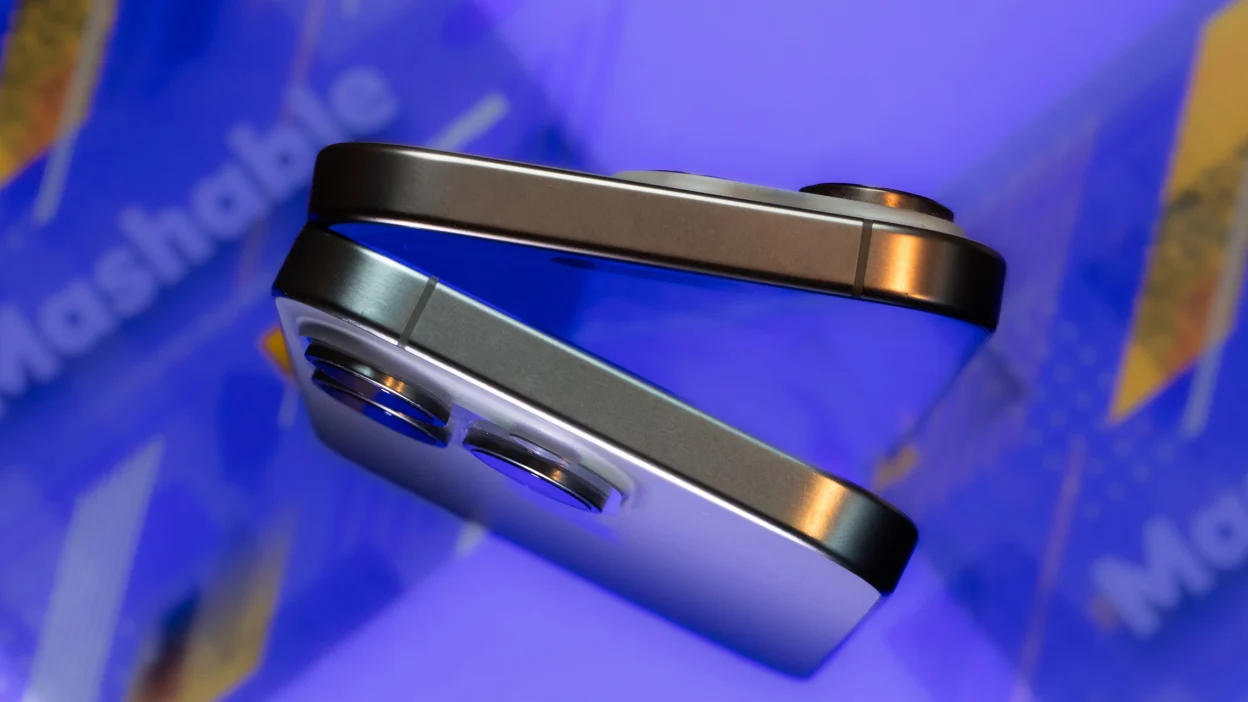 iPhone Fold: iPad-like interface on an iPad mini-sized internal screen