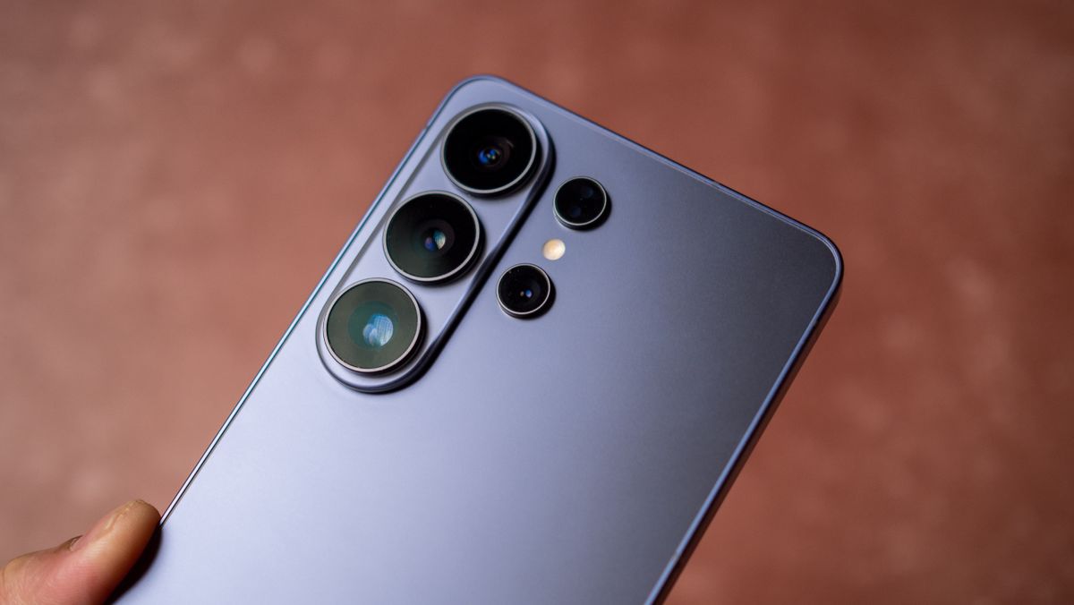 Samsung Redesigning the Galaxy S27 Camera