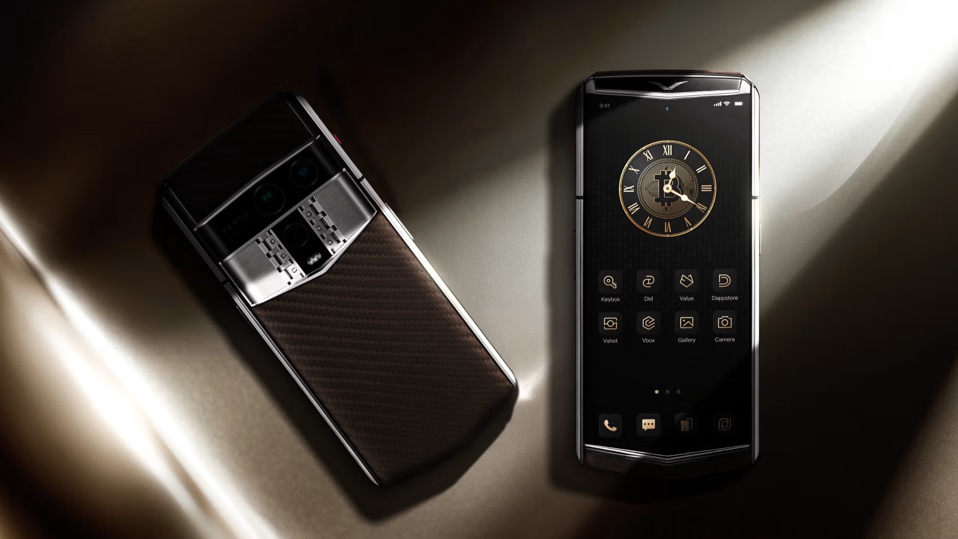 Vertu Agent Q Grained Calfskin 2026  بلون البرتقالي