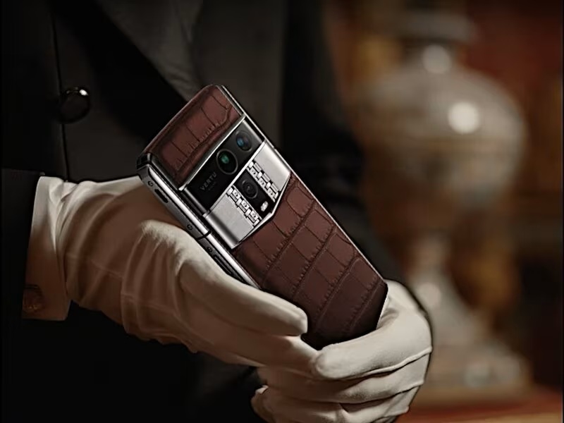 Vertu Agent Q Bespoke Alligator Skin 2026